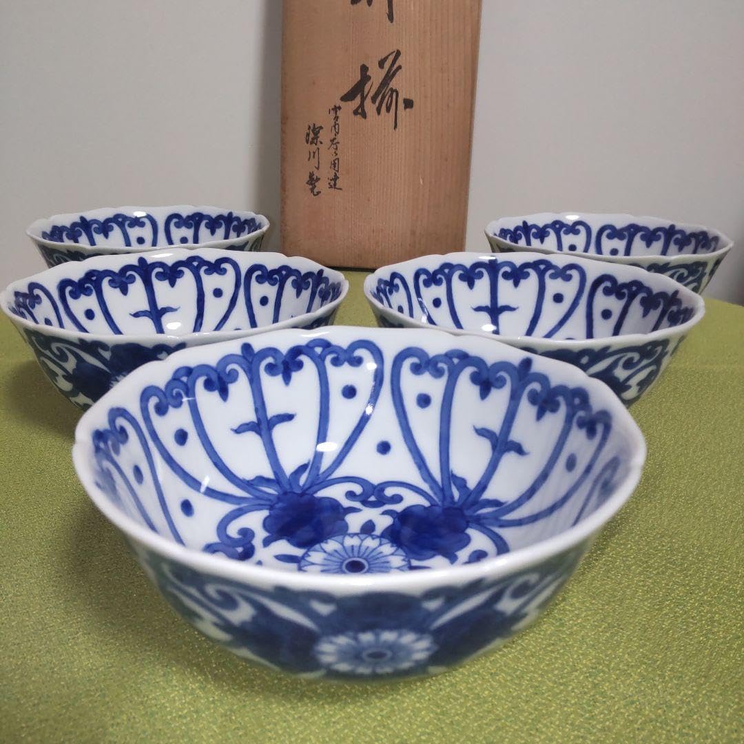 最高級 深川製磁 染付 菊唐草 小丼 どんぶり 鉢 5枚 箱付 Amazon.co.jp: 最 深川製磁 染付 菊唐草 小丼 どんぶり 鉢 5枚 箱付